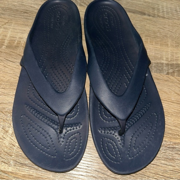 Crocs Iconic Flip Flops Navy Blue Sandals Size US 9 Women's NEW - Picture 2 of 5